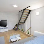 House Bernarda Μεντουλίν