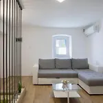 House Bernarda * Μεντουλίν
